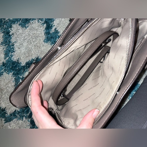 Michael Kors purse - Picture 7 of 9